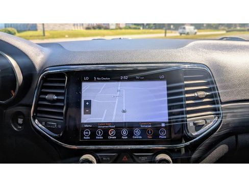 Used 2019 Jeep Grand Cherokee Altitude image 29
