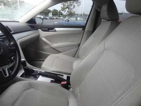 Used 2012 Volkswagen Passat TDI SE FWD image 7