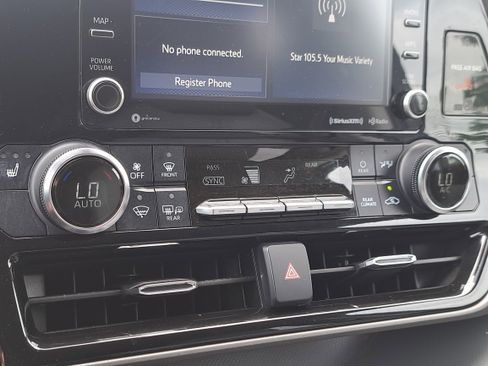 Used 2022 Toyota Highlander XLE image 25