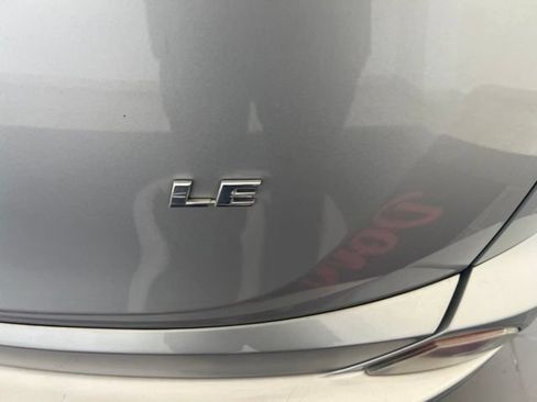 Used 2017 Toyota RAV4 LE FWD image 7