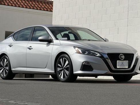 Used 2022 Nissan Altima 2.5 SV FWD image 6
