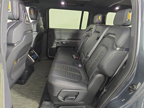 Used 2023 Rivian R1S Adventure image 21