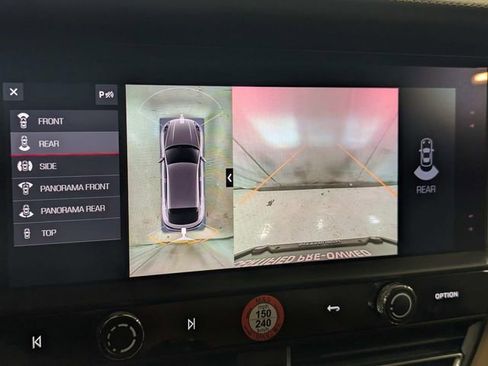 Certified 2025 Porsche Macan image 6