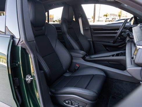 Certified 2025 Porsche Macan Electric RWD image 45