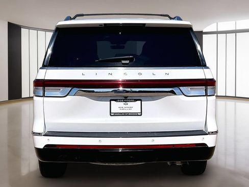 Used 2022 Lincoln Navigator Reserve AWD/4WD image 4