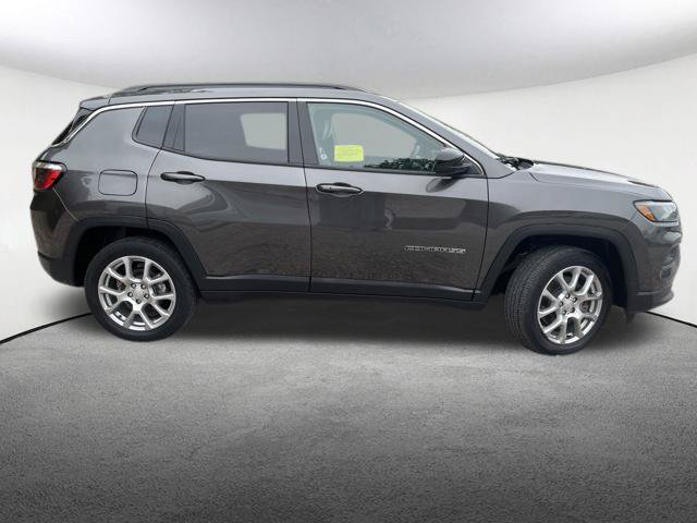 Used 2023 Jeep Compass Latitude AWD/4WD image 18