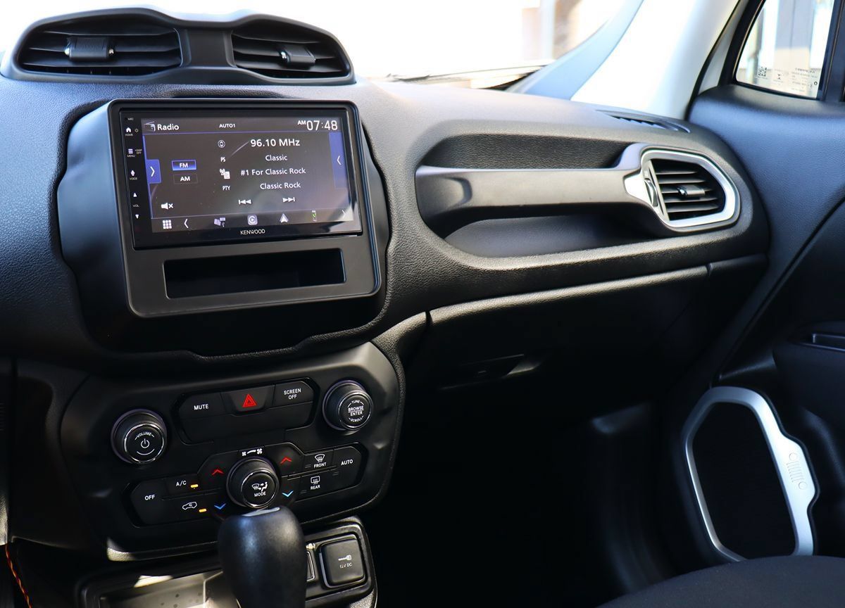 Used 2020 Jeep Renegade Latitude w/ Popular Equipment Group FWD image 43