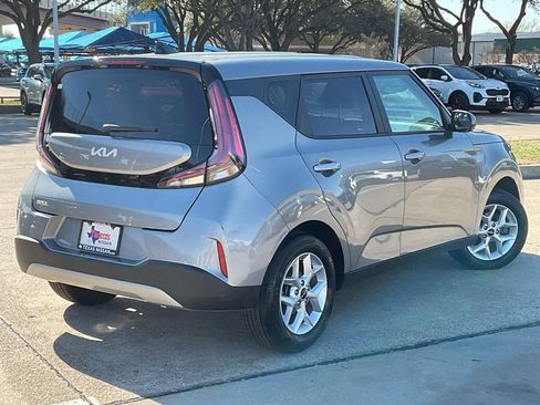 Used 2025 Kia Soul LX w/ LX Technology Package image 5