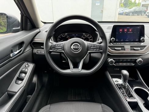 Used 2024 Nissan Altima 2.5 SV FWD image 17