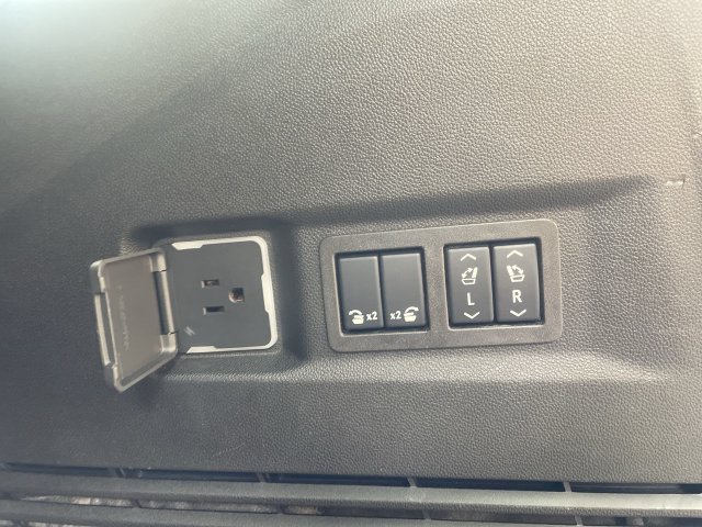 Certified 2024 Chevrolet Tahoe Premier AWD/4WD image 25