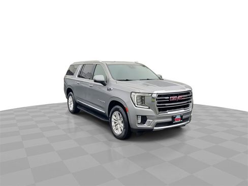 Used 2023 GMC Yukon XL SLT w/ SLT Luxury Package image 2