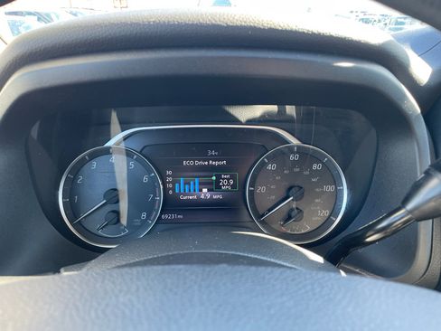 Used 2022 Nissan Titan SV image 21