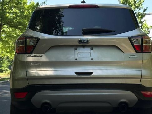 Used 2017 Ford Escape SE FWD image 6