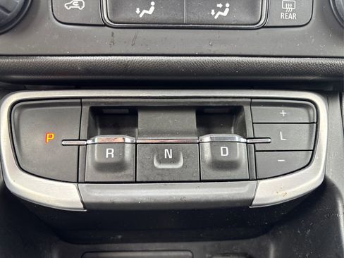 Used 2023 GMC Terrain SLE image 29