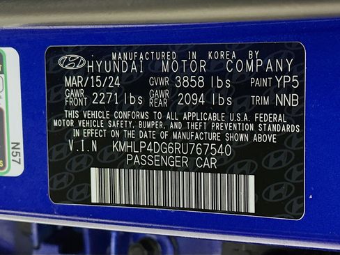 Used 2024 Hyundai Elantra Limited image 32