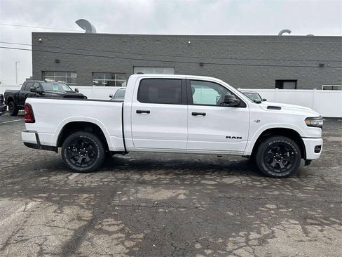 New 2026 RAM 1500 4x4 Crew Cab image 2