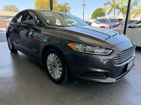 Used 2015 Ford Fusion SE FWD image 8