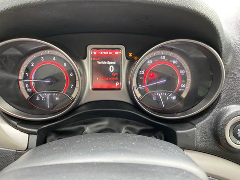 Used 2018 Dodge Journey Crossroad w/ Nav & Sun Group AWD/4WD image 19