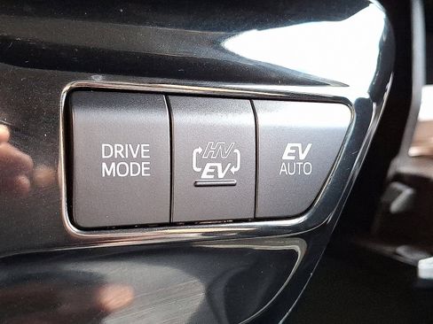 Used 2021 Toyota Prius Prime XLE image 23