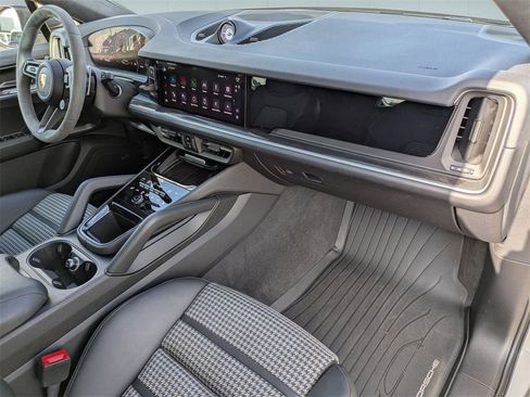 Used 2024 Porsche Cayenne S image 6