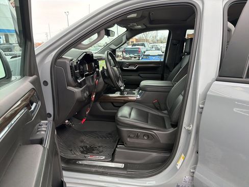 Used 2024 Chevrolet Silverado 1500 LT Trail Boss w/ Convenience Package II image 6