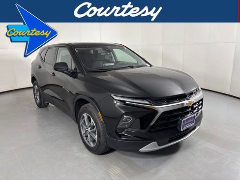 Used 2025 Chevrolet Blazer LT FWD image 1