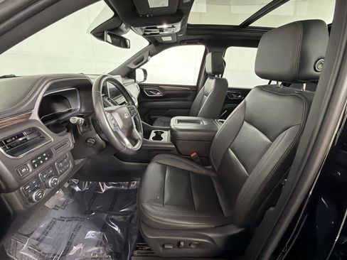 Used 2023 Chevrolet Suburban Z71 w/ Z71 Off-Road Package AWD/4WD image 13
