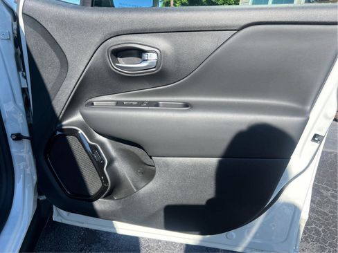 Used 2020 Jeep Renegade Altitude FWD image 14