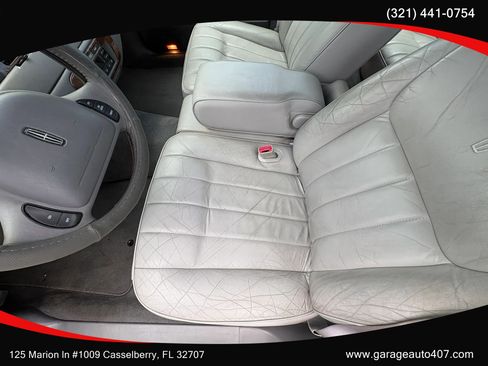 Used 1998 Lincoln Town Car Executive RWD image 14
