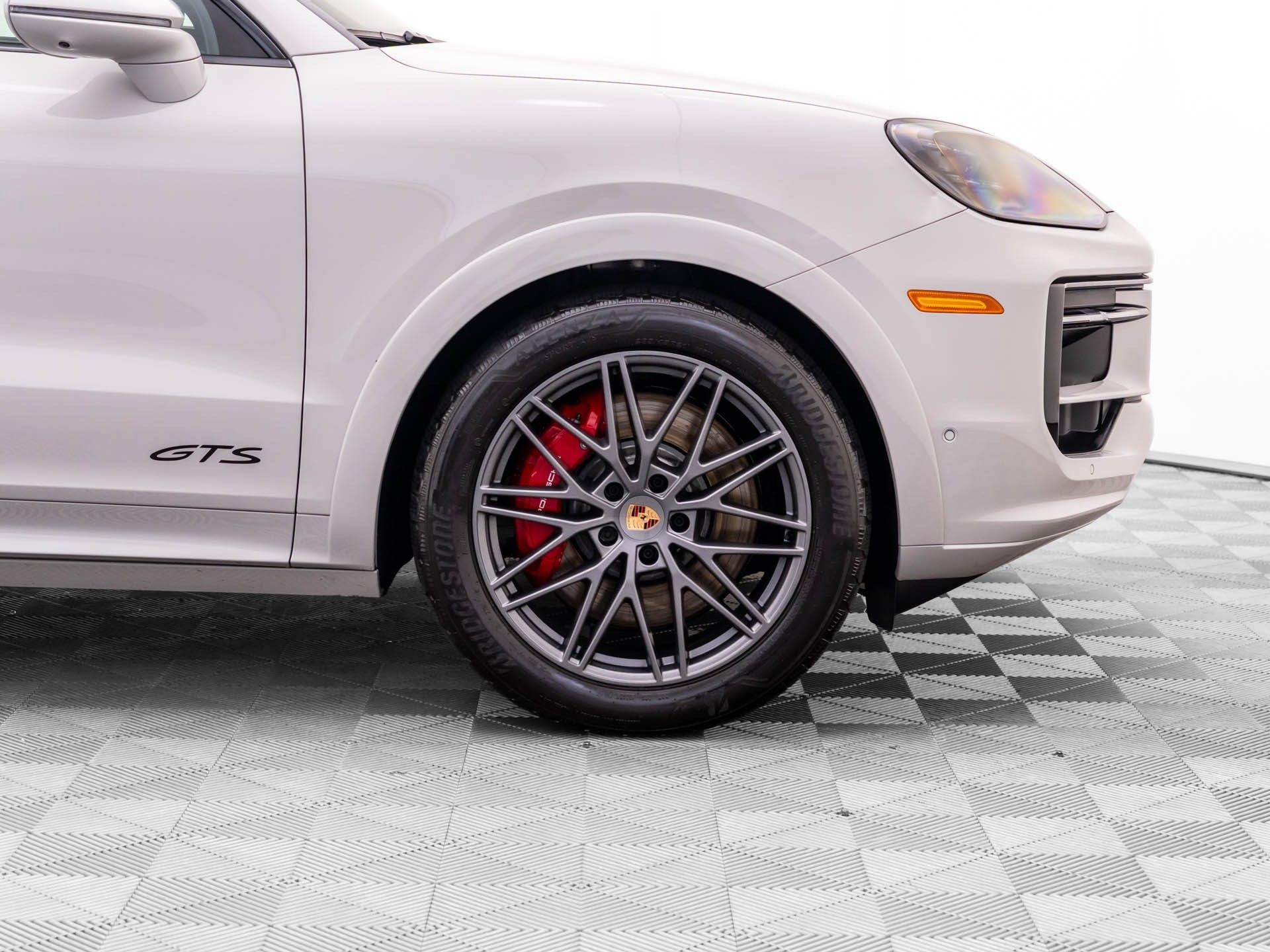 Used 2026 Porsche Cayenne GTS AWD/4WD image 40