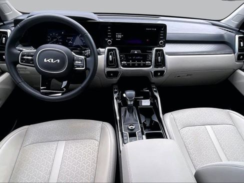 Used 2023 Kia Sorento SX AWD/4WD image 16