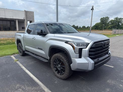 Used 2025 Toyota Tundra Limited AWD/4WD image 1