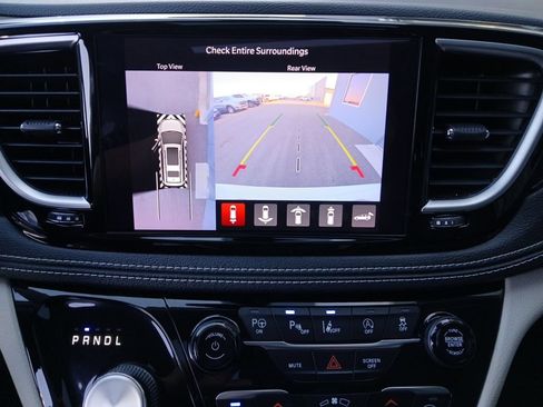 Used 2023 Chrysler Pacifica Limited w/ Uconnect Theater Family Group AWD/4WD image 9