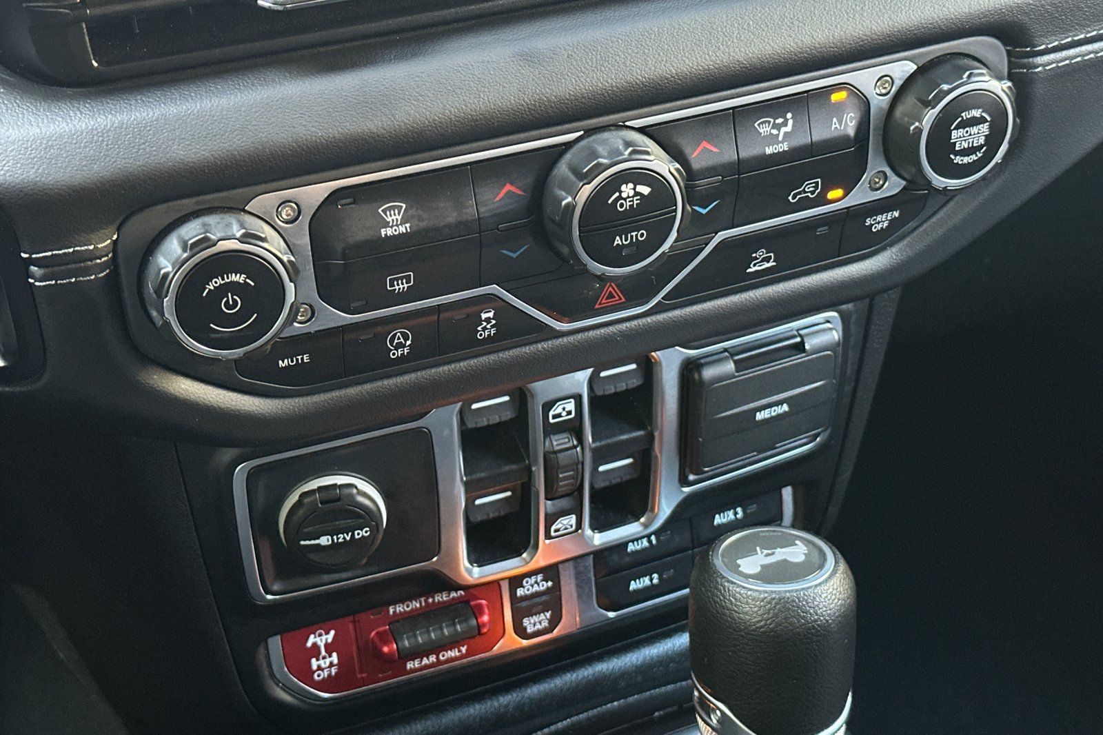 Used 2025 Jeep Wrangler Unlimited Rubicon AWD/4WD image 27