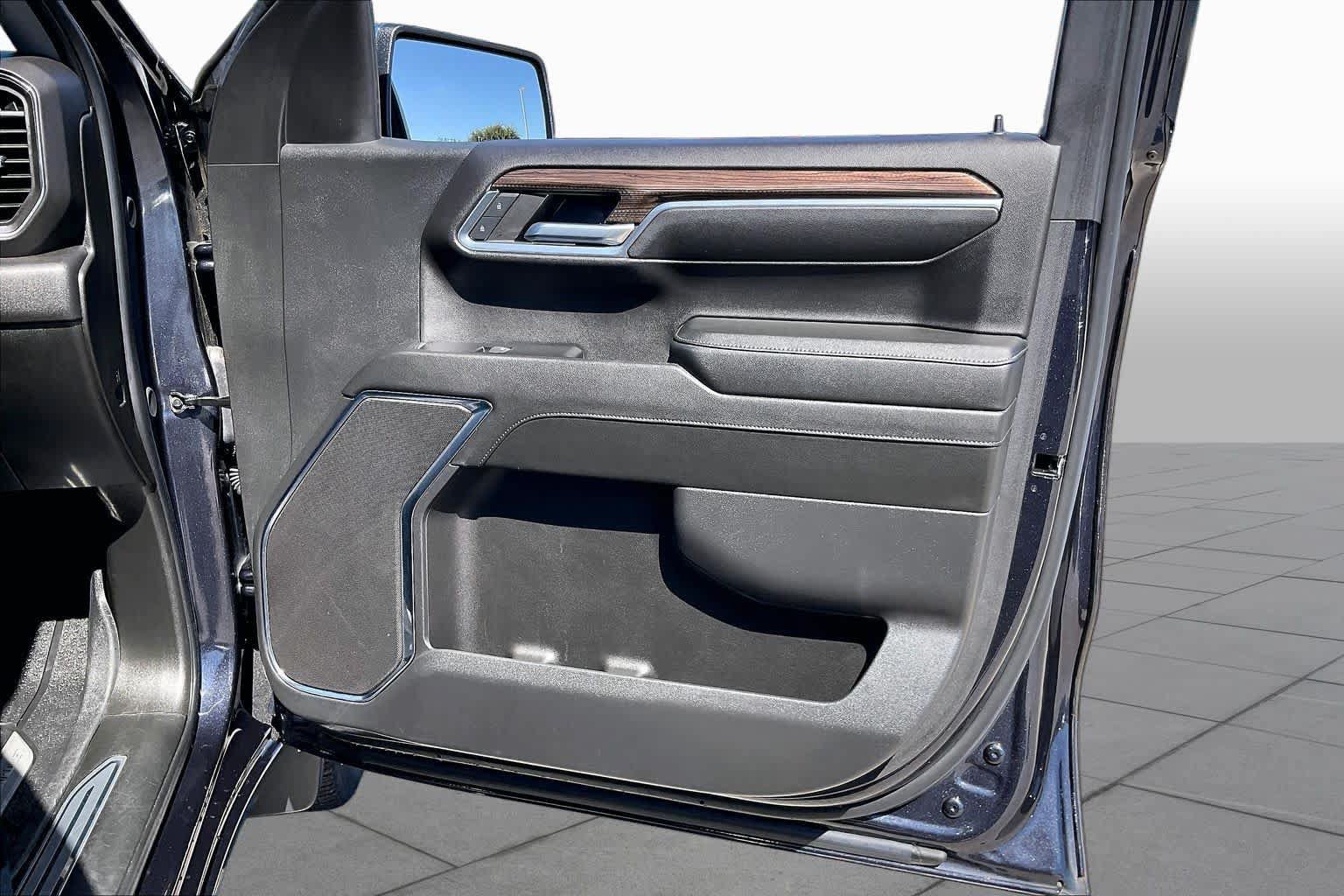 Used 2024 Chevrolet Silverado 1500 LT w/ Leather Package AWD/4WD image 21