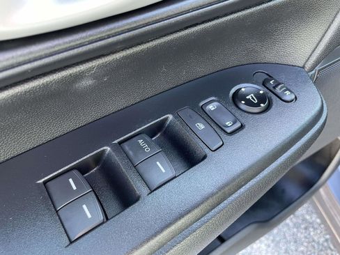 Used 2020 Honda CR-V LX image 12