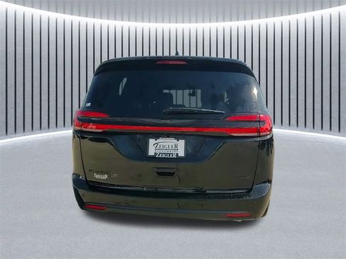 New 2026 Chrysler Pacifica Select w/ S Appearance Package image 12