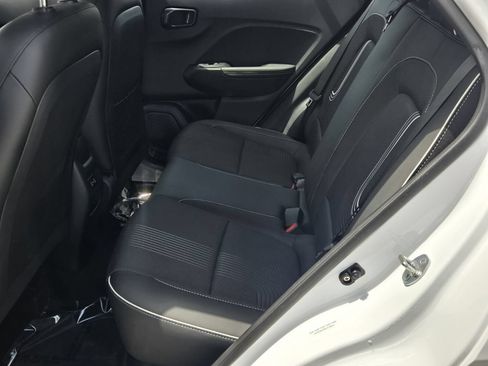 Certified 2025 Hyundai Venue Limited FWD image 11