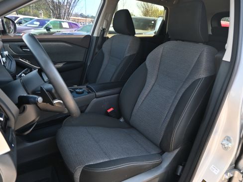 Used 2021 Nissan Rogue SV image 7