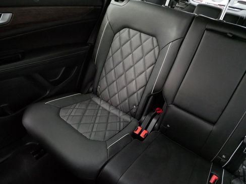 Used 2025 Volkswagen Atlas SEL Premium R-Line image 12