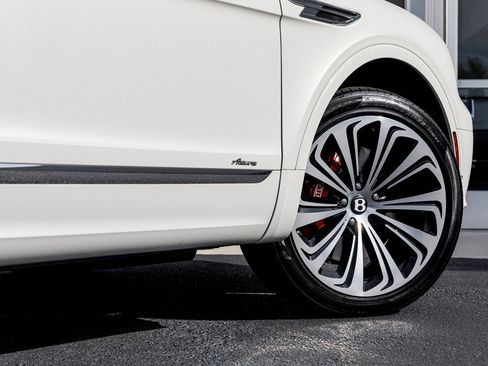 Used 2023 Bentley Bentayga Extended Wheelbase image 24