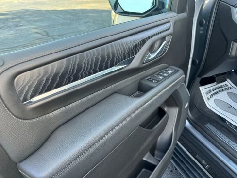 Used 2022 GMC Yukon XL Denali AWD/4WD image 19