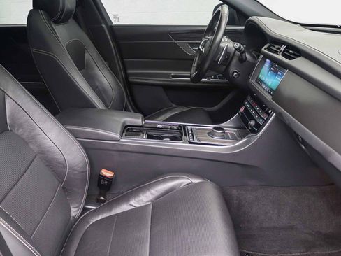 Used 2018 Jaguar XF S RWD image 22
