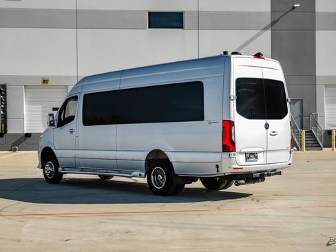 Used 2023 Mercedes-Benz Sprinter 3500 w/ Parking Package image 10