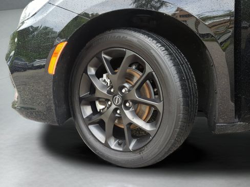 Used 2025 Chrysler Pacifica Limited FWD image 73