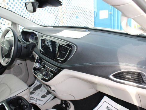 Used 2018 Chrysler Pacifica Limited w/ Advanced Safetytec Group image 13