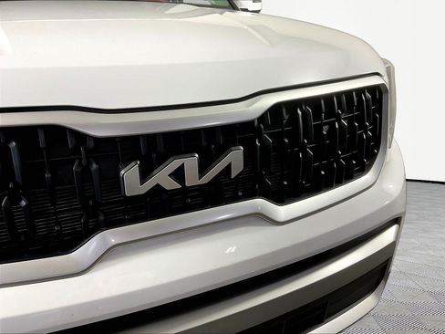 Used 2024 Kia Telluride LX FWD image 33