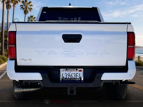 Certified 2025 Toyota Tacoma SR5 w/ SR5 Upgrade Package AWD/4WD image 6
