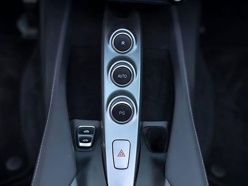 Used 2019 Ferrari Portofino RWD image 42