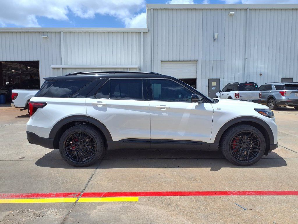 New 2026 Ford Explorer ST-Line w/ ST-Line Street Pack RWD image 8